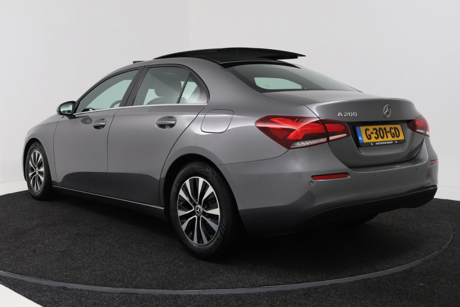 Mercedes-Benz A-Klasse 200 Business Solution (PANORAMADAK, STOELVERWARMING, CAMERA, CRUISE CONTROL, PARKEERSENSOREN)