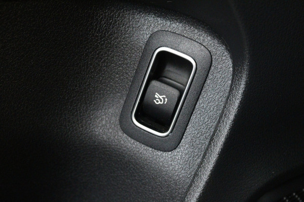 Mercedes-Benz A-Klasse 200 Business Solution (PANORAMADAK, STOELVERWARMING, CAMERA, CRUISE CONTROL, PARKEERSENSOREN)