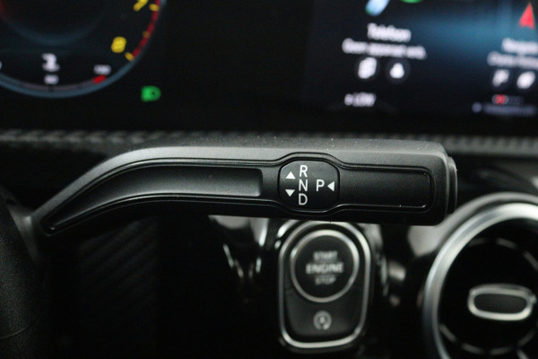 Mercedes-Benz A-Klasse 200 Business Solution (PANORAMADAK, STOELVERWARMING, CAMERA, CRUISE CONTROL, PARKEERSENSOREN)