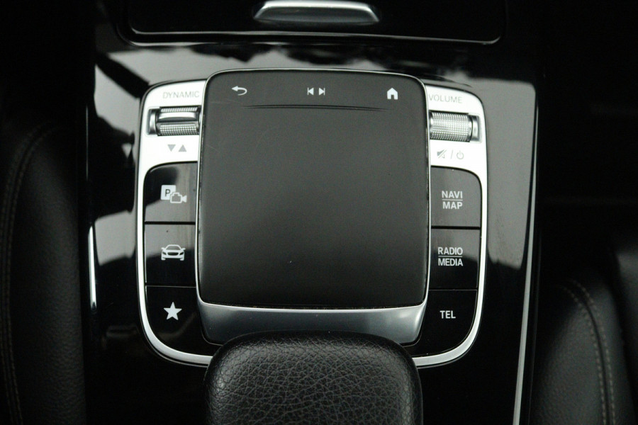 Mercedes-Benz A-Klasse 200 Business Solution (PANORAMADAK, STOELVERWARMING, CAMERA, CRUISE CONTROL, PARKEERSENSOREN)