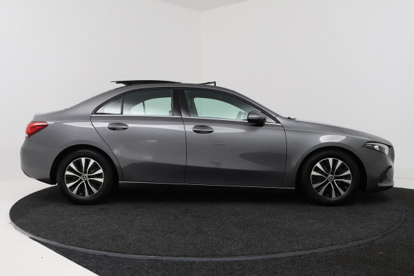 Mercedes-Benz A-Klasse 200 Business Solution (PANORAMADAK, STOELVERWARMING, CAMERA, CRUISE CONTROL, PARKEERSENSOREN)