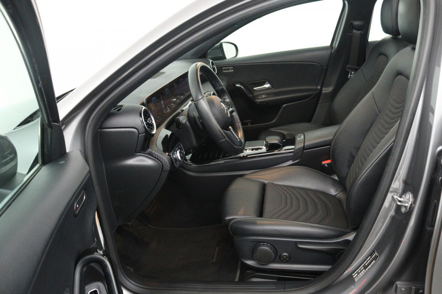 Mercedes-Benz A-Klasse 200 Business Solution (PANORAMADAK, STOELVERWARMING, CAMERA, CRUISE CONTROL, PARKEERSENSOREN)