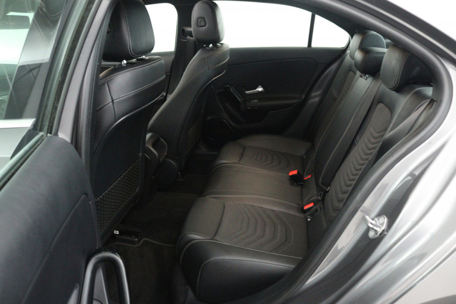 Mercedes-Benz A-Klasse 200 Business Solution (PANORAMADAK, STOELVERWARMING, CAMERA, CRUISE CONTROL, PARKEERSENSOREN)