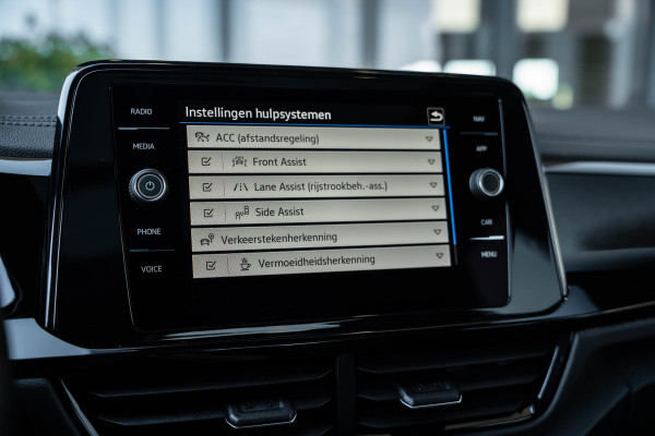 Volkswagen T-Roc 2.0 TSI 4Motion R - Panorama | Memory | IQ Light | ACC | Stuurverwarming