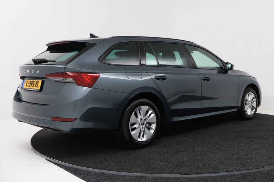 Škoda Octavia Combi 1.0 TSI Business Edition (SFEERVERLICHTING, DIGITALE COCKPIT, NAVIGATIE, SENSOREN)
