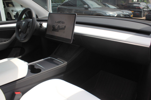 Tesla Model 3 Long Range AWD 75 kWh / Autopilot / Panoramadak / Camera / Premium Audio / 19'' / Leder / Stoel+Stuurverwarming / ACC