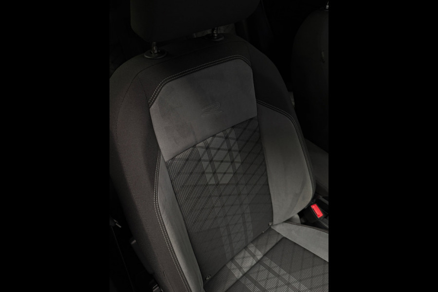 Volkswagen Taigo 1.0 TSI 2x R-Line CarPlay Panorama