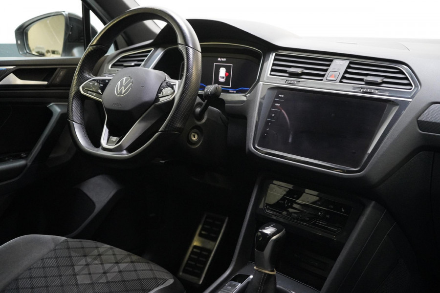 Volkswagen Tiguan 1.5 TSI 150pk R-Line | Carplay | Sfeerverlichting | Blind-Spot | Zwart optiek | Adaptive cruise