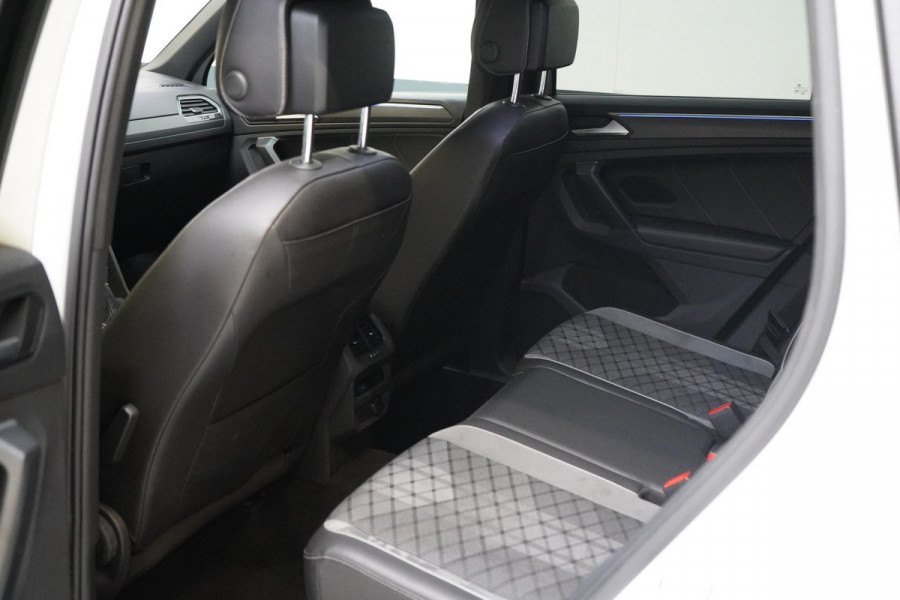 Volkswagen Tiguan 1.5 TSI 150pk R-Line | Carplay | Sfeerverlichting | Blind-Spot | Zwart optiek | Adaptive cruise