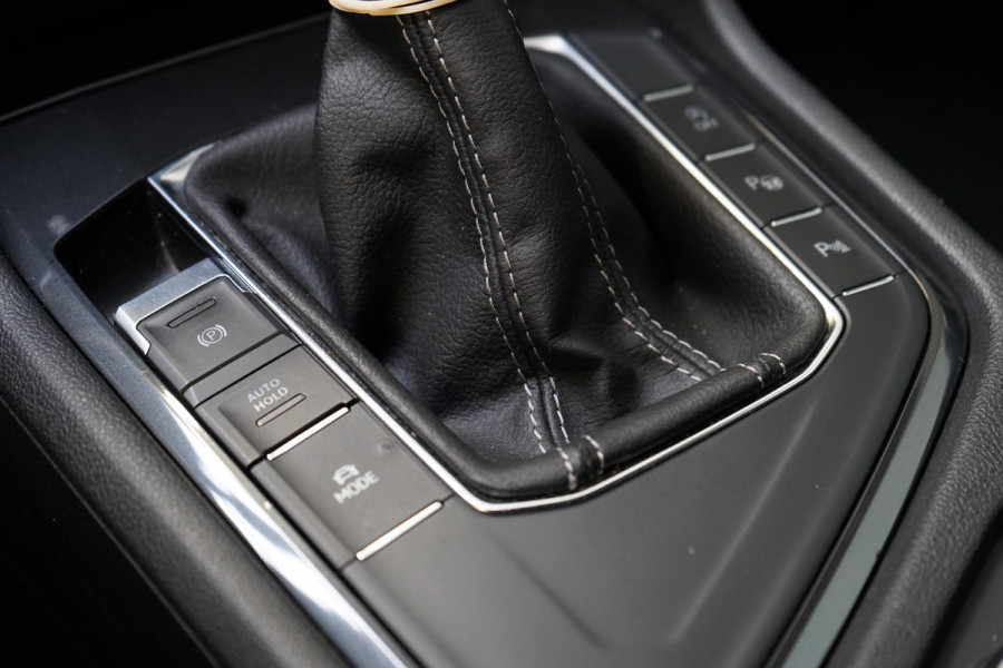 Volkswagen Tiguan 1.5 TSI 150pk R-Line | Carplay | Sfeerverlichting | Blind-Spot | Zwart optiek | Adaptive cruise