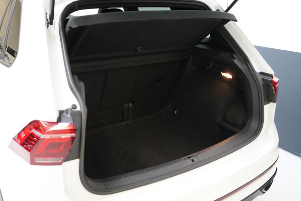 Volkswagen Tiguan 1.5 TSI 150pk R-Line | Carplay | Sfeerverlichting | Blind-Spot | Zwart optiek | Adaptive cruise