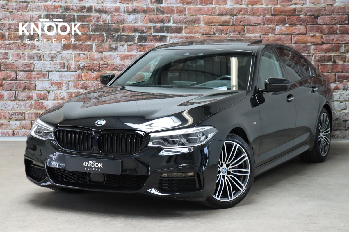 BMW 5 Serie 530i High Executive M Sport Pakket Automaat / Navigatiesysteem Professional / Schuif-/kanteldak / Harman Kardon / Stoelverwarming / Adaptieve Cruise Control / Apple Carplay / Achteruitrijcamera / Stuurwielverwarming / Head-Up Display / Trekhaak /