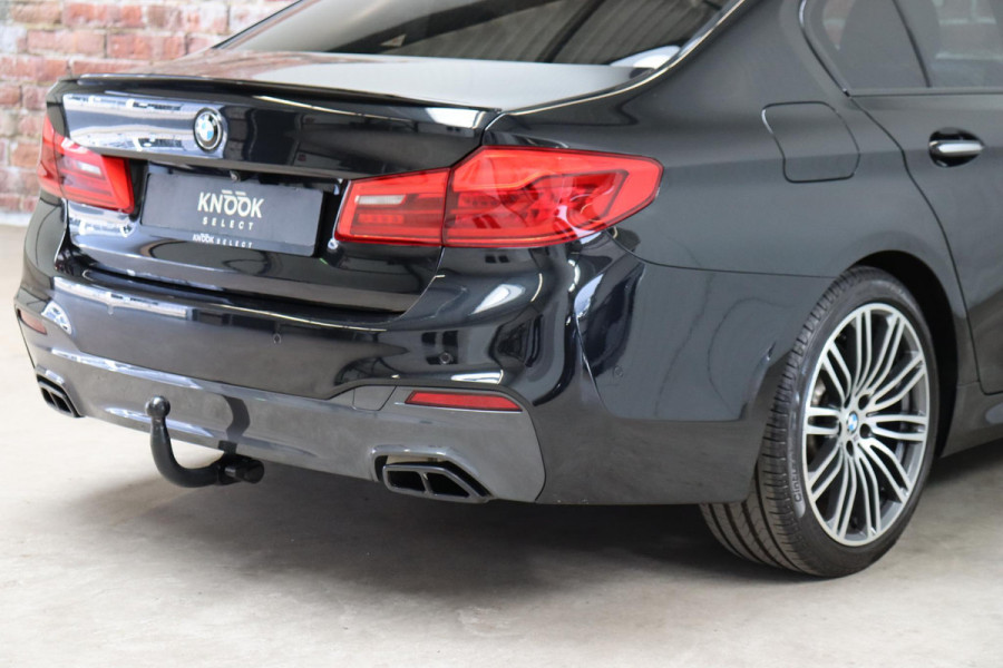 BMW 5 Serie 530i High Executive M Sport Pakket Automaat / Navigatiesysteem Professional / Schuif-/kanteldak / Harman Kardon / Stoelverwarming / Adaptieve Cruise Control / Apple Carplay / Achteruitrijcamera / Stuurwielverwarming / Head-Up Display / Trekhaak /