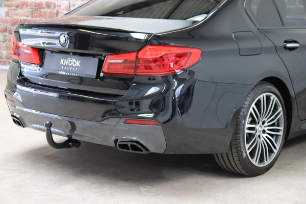 BMW 5 Serie 530i High Executive M Sport Pakket Automaat / Navigatiesysteem Professional / Schuif-/kanteldak / Harman Kardon / Stoelverwarming / Adaptieve Cruise Control / Apple Carplay / Achteruitrijcamera / Stuurwielverwarming / Head-Up Display / Trekhaak /
