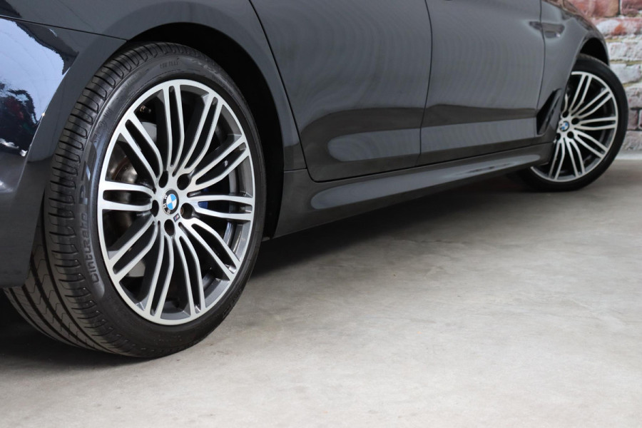 BMW 5 Serie 530i High Executive M Sport Pakket Automaat / Navigatiesysteem Professional / Schuif-/kanteldak / Harman Kardon / Stoelverwarming / Adaptieve Cruise Control / Apple Carplay / Achteruitrijcamera / Stuurwielverwarming / Head-Up Display / Trekhaak /