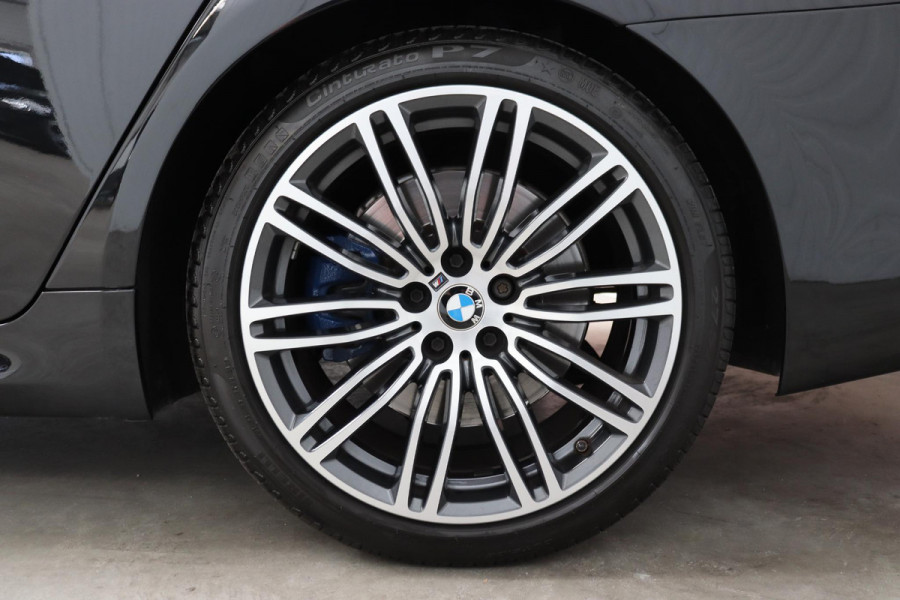 BMW 5 Serie 530i High Executive M Sport Pakket Automaat / Navigatiesysteem Professional / Schuif-/kanteldak / Harman Kardon / Stoelverwarming / Adaptieve Cruise Control / Apple Carplay / Achteruitrijcamera / Stuurwielverwarming / Head-Up Display / Trekhaak /