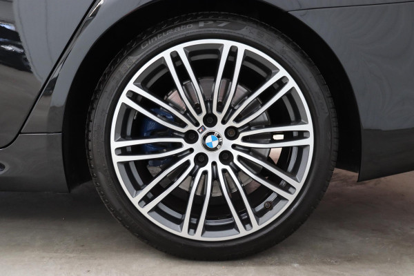 BMW 5 Serie 530i High Executive M Sport Pakket Automaat / Navigatiesysteem Professional / Schuif-/kanteldak / Harman Kardon / Stoelverwarming / Adaptieve Cruise Control / Apple Carplay / Achteruitrijcamera / Stuurwielverwarming / Head-Up Display / Trekhaak /