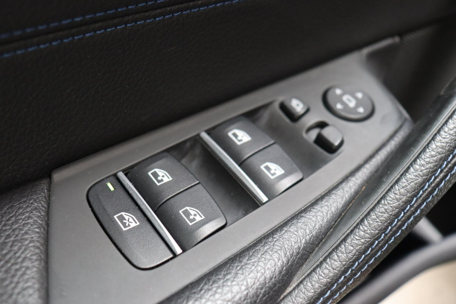 BMW 5 Serie 530i High Executive M Sport Pakket Automaat / Navigatiesysteem Professional / Schuif-/kanteldak / Harman Kardon / Stoelverwarming / Adaptieve Cruise Control / Apple Carplay / Achteruitrijcamera / Stuurwielverwarming / Head-Up Display / Trekhaak /