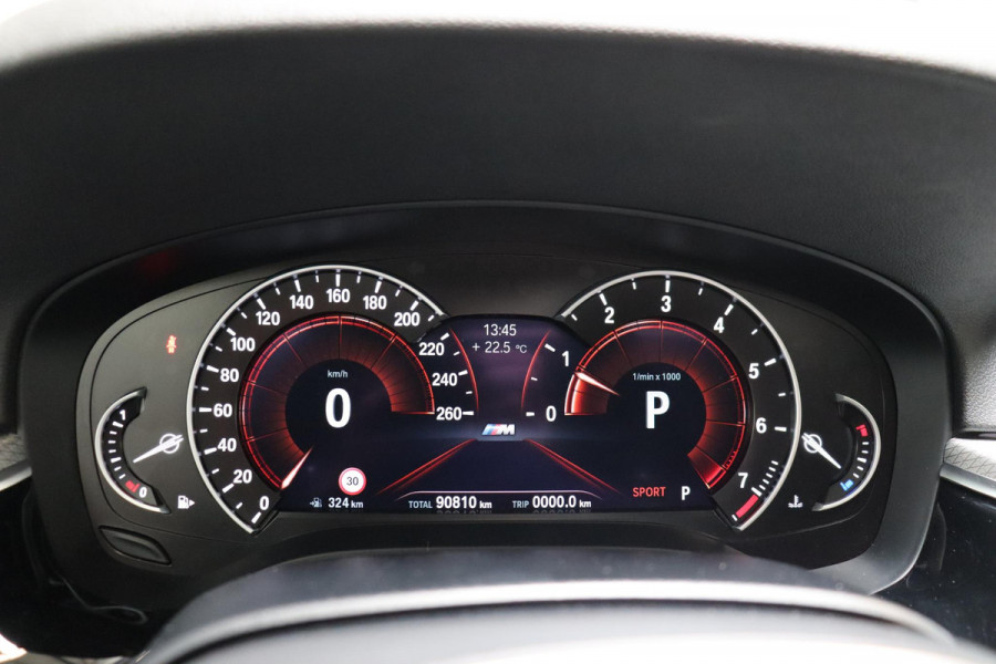 BMW 5 Serie 530i High Executive M Sport Pakket Automaat / Navigatiesysteem Professional / Schuif-/kanteldak / Harman Kardon / Stoelverwarming / Adaptieve Cruise Control / Apple Carplay / Achteruitrijcamera / Stuurwielverwarming / Head-Up Display / Trekhaak /