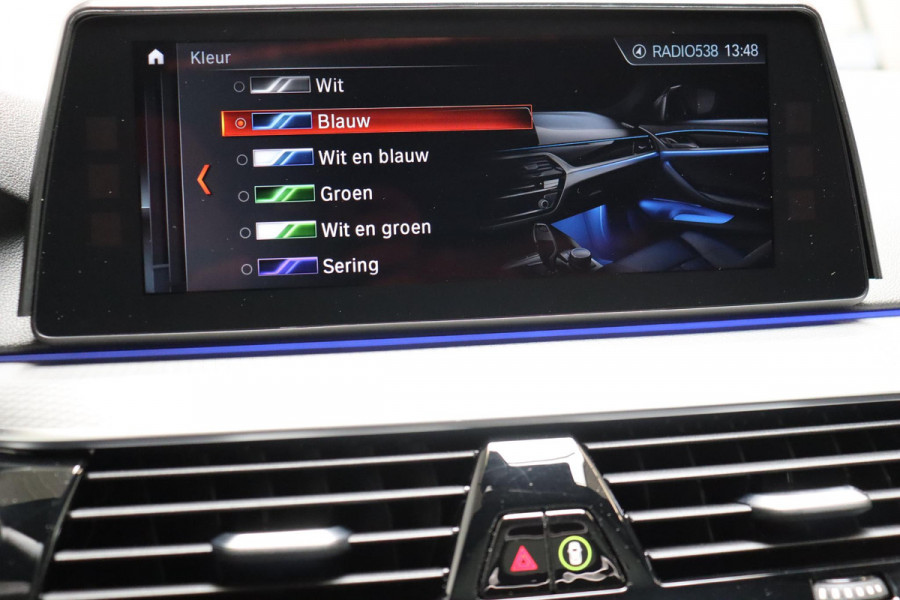 BMW 5 Serie 530i High Executive M Sport Pakket Automaat / Navigatiesysteem Professional / Schuif-/kanteldak / Harman Kardon / Stoelverwarming / Adaptieve Cruise Control / Apple Carplay / Achteruitrijcamera / Stuurwielverwarming / Head-Up Display / Trekhaak /