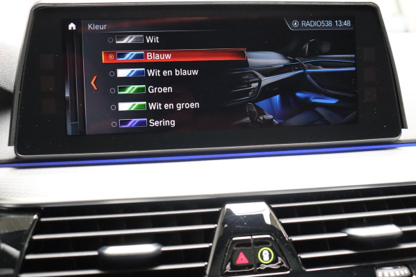 BMW 5 Serie 530i High Executive M Sport Pakket Automaat / Navigatiesysteem Professional / Schuif-/kanteldak / Harman Kardon / Stoelverwarming / Adaptieve Cruise Control / Apple Carplay / Achteruitrijcamera / Stuurwielverwarming / Head-Up Display / Trekhaak /