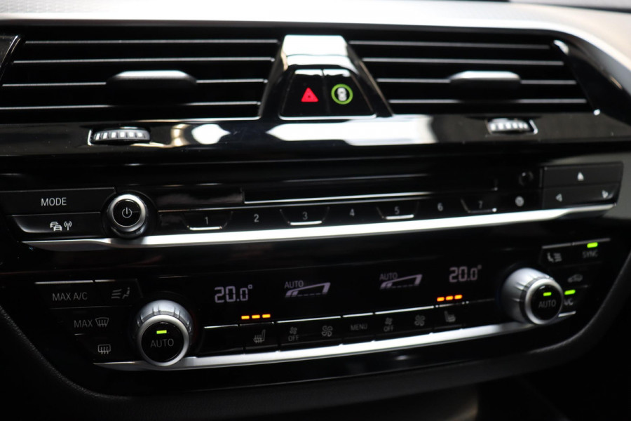 BMW 5 Serie 530i High Executive M Sport Pakket Automaat / Navigatiesysteem Professional / Schuif-/kanteldak / Harman Kardon / Stoelverwarming / Adaptieve Cruise Control / Apple Carplay / Achteruitrijcamera / Stuurwielverwarming / Head-Up Display / Trekhaak /