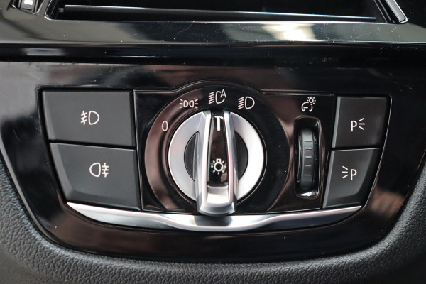 BMW 5 Serie 530i High Executive M Sport Pakket Automaat / Navigatiesysteem Professional / Schuif-/kanteldak / Harman Kardon / Stoelverwarming / Adaptieve Cruise Control / Apple Carplay / Achteruitrijcamera / Stuurwielverwarming / Head-Up Display / Trekhaak /