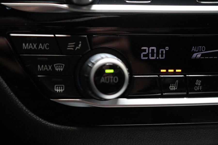 BMW 5 Serie 530i High Executive M Sport Pakket Automaat / Navigatiesysteem Professional / Schuif-/kanteldak / Harman Kardon / Stoelverwarming / Adaptieve Cruise Control / Apple Carplay / Achteruitrijcamera / Stuurwielverwarming / Head-Up Display / Trekhaak /