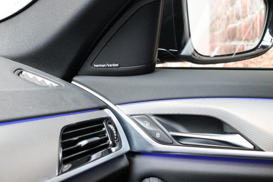 BMW 5 Serie 530i High Executive M Sport Pakket Automaat / Navigatiesysteem Professional / Schuif-/kanteldak / Harman Kardon / Stoelverwarming / Adaptieve Cruise Control / Apple Carplay / Achteruitrijcamera / Stuurwielverwarming / Head-Up Display / Trekhaak /