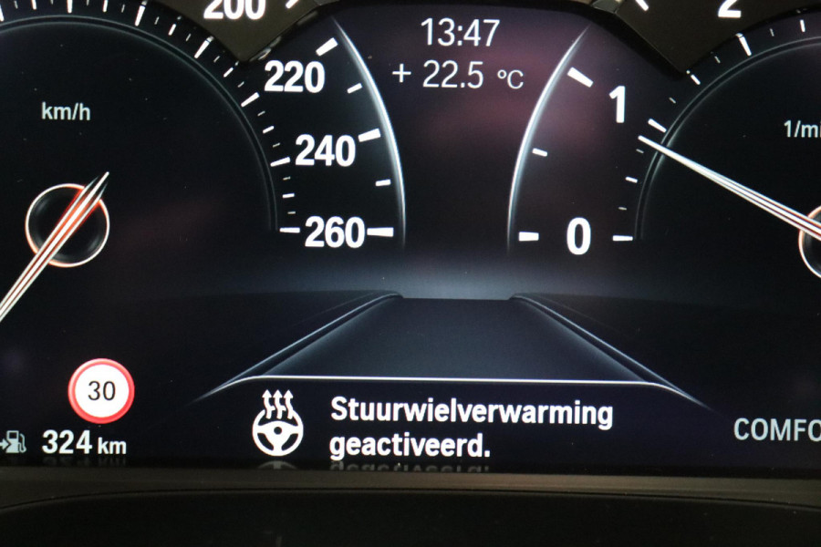 BMW 5 Serie 530i High Executive M Sport Pakket Automaat / Navigatiesysteem Professional / Schuif-/kanteldak / Harman Kardon / Stoelverwarming / Adaptieve Cruise Control / Apple Carplay / Achteruitrijcamera / Stuurwielverwarming / Head-Up Display / Trekhaak /