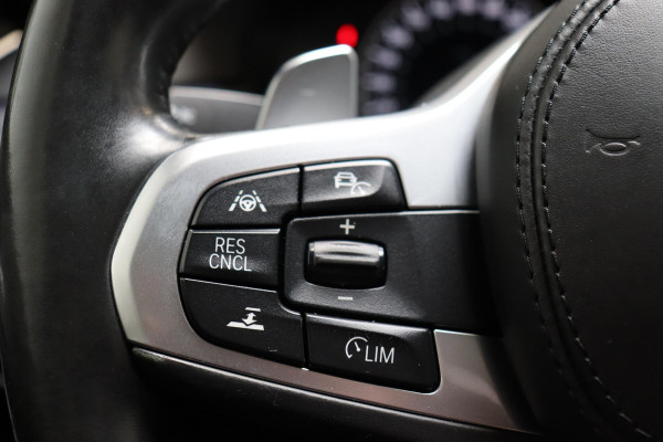 BMW 5 Serie 530i High Executive M Sport Pakket Automaat / Navigatiesysteem Professional / Schuif-/kanteldak / Harman Kardon / Stoelverwarming / Adaptieve Cruise Control / Apple Carplay / Achteruitrijcamera / Stuurwielverwarming / Head-Up Display / Trekhaak /