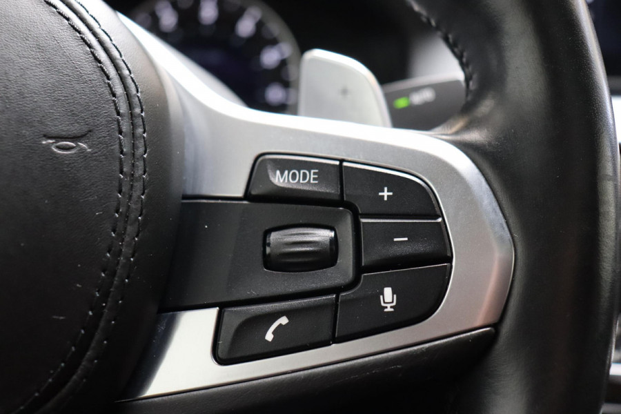 BMW 5 Serie 530i High Executive M Sport Pakket Automaat / Navigatiesysteem Professional / Schuif-/kanteldak / Harman Kardon / Stoelverwarming / Adaptieve Cruise Control / Apple Carplay / Achteruitrijcamera / Stuurwielverwarming / Head-Up Display / Trekhaak /