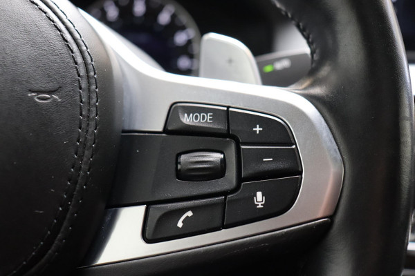 BMW 5 Serie 530i High Executive M Sport Pakket Automaat / Navigatiesysteem Professional / Schuif-/kanteldak / Harman Kardon / Stoelverwarming / Adaptieve Cruise Control / Apple Carplay / Achteruitrijcamera / Stuurwielverwarming / Head-Up Display / Trekhaak /