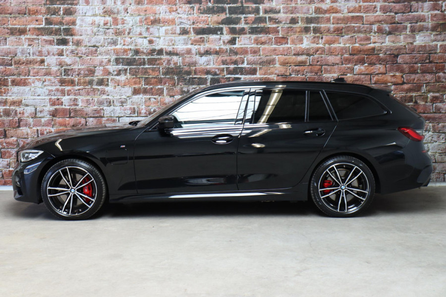 BMW 3 Serie Touring 330e Business Edition Plus M Sport Pakket Automaat / Navigatiesysteem Professional / Head-Up Display / Panoramadak / Adaptief M Onderstel / Stoelverwarming / HiFi / Adaptieve Cruise Control / Leder / 19 Inch /