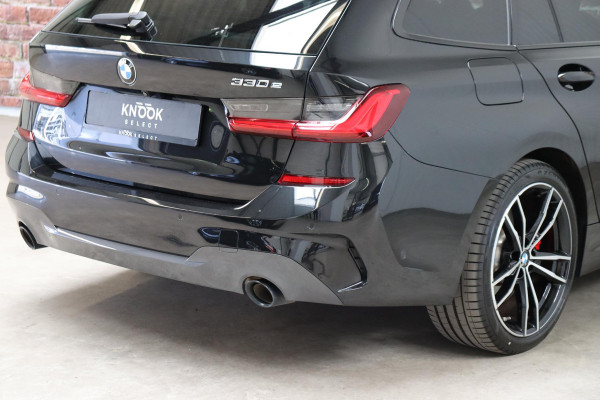 BMW 3 Serie Touring 330e Business Edition Plus M Sport Pakket Automaat / Navigatiesysteem Professional / Head-Up Display / Panoramadak / Adaptief M Onderstel / Stoelverwarming / HiFi / Adaptieve Cruise Control / Leder / 19 Inch /