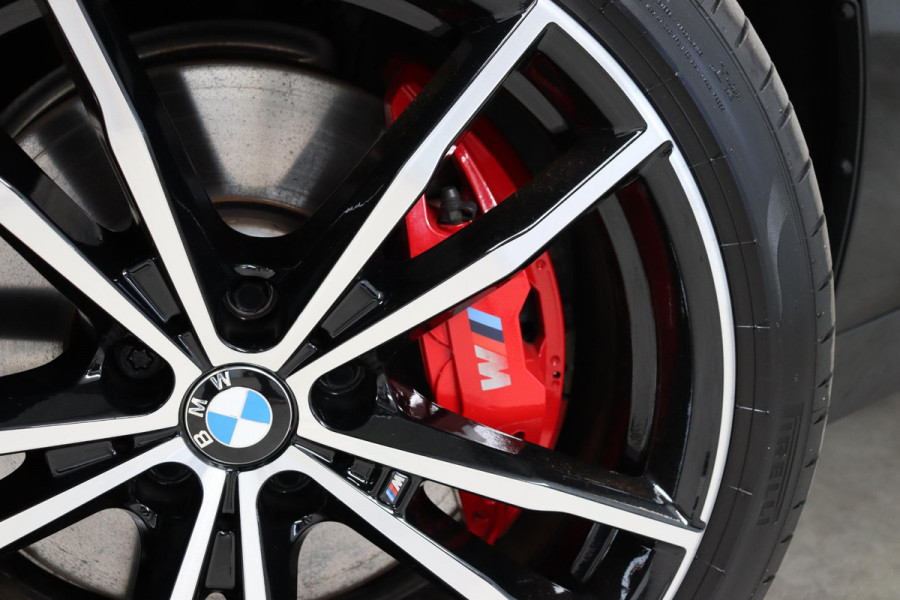 BMW 3 Serie Touring 330e Business Edition Plus M Sport Pakket Automaat / Navigatiesysteem Professional / Head-Up Display / Panoramadak / Adaptief M Onderstel / Stoelverwarming / HiFi / Adaptieve Cruise Control / Leder / 19 Inch /