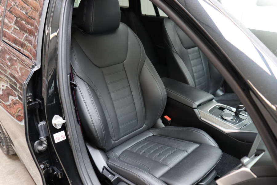 BMW 3 Serie Touring 330e Business Edition Plus M Sport Pakket Automaat / Navigatiesysteem Professional / Head-Up Display / Panoramadak / Adaptief M Onderstel / Stoelverwarming / HiFi / Adaptieve Cruise Control / Leder / 19 Inch /