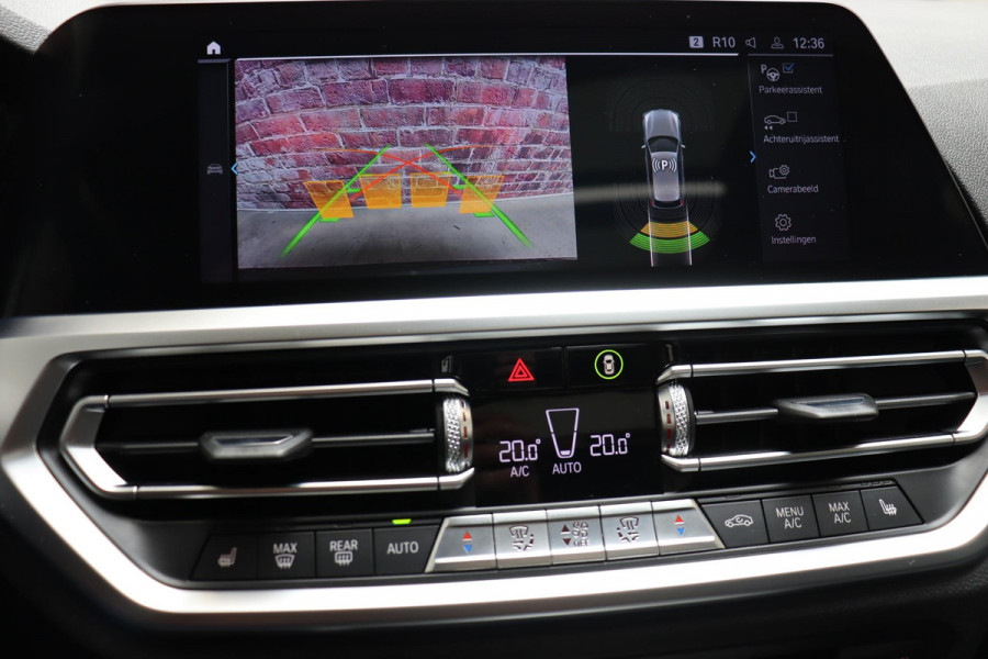 BMW 3 Serie Touring 330e Business Edition Plus M Sport Pakket Automaat / Navigatiesysteem Professional / Head-Up Display / Panoramadak / Adaptief M Onderstel / Stoelverwarming / HiFi / Adaptieve Cruise Control / Leder / 19 Inch /
