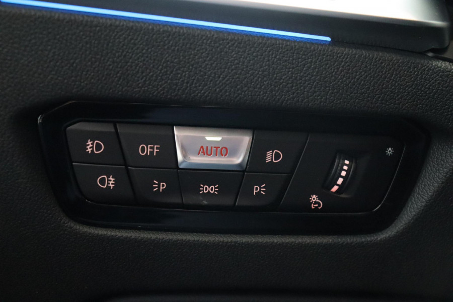 BMW 3 Serie Touring 330e Business Edition Plus M Sport Pakket Automaat / Navigatiesysteem Professional / Head-Up Display / Panoramadak / Adaptief M Onderstel / Stoelverwarming / HiFi / Adaptieve Cruise Control / Leder / 19 Inch /