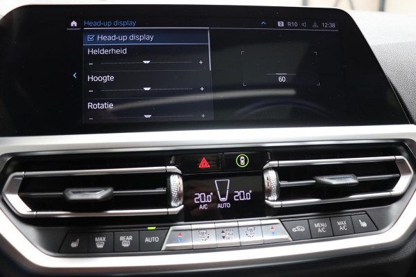BMW 3 Serie Touring 330e Business Edition Plus M Sport Pakket Automaat / Navigatiesysteem Professional / Head-Up Display / Panoramadak / Adaptief M Onderstel / Stoelverwarming / HiFi / Adaptieve Cruise Control / Leder / 19 Inch /