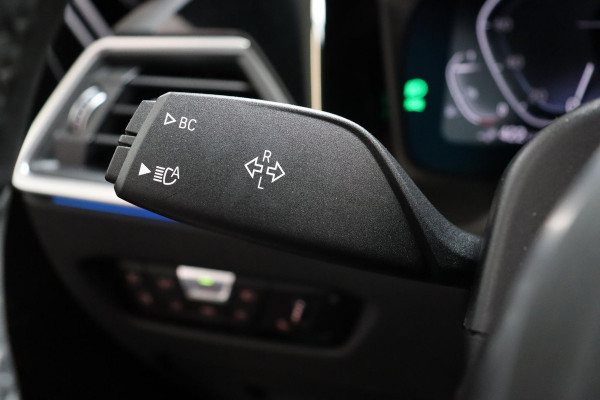 BMW 3 Serie Touring 330e Business Edition Plus M Sport Pakket Automaat / Navigatiesysteem Professional / Head-Up Display / Panoramadak / Adaptief M Onderstel / Stoelverwarming / HiFi / Adaptieve Cruise Control / Leder / 19 Inch /