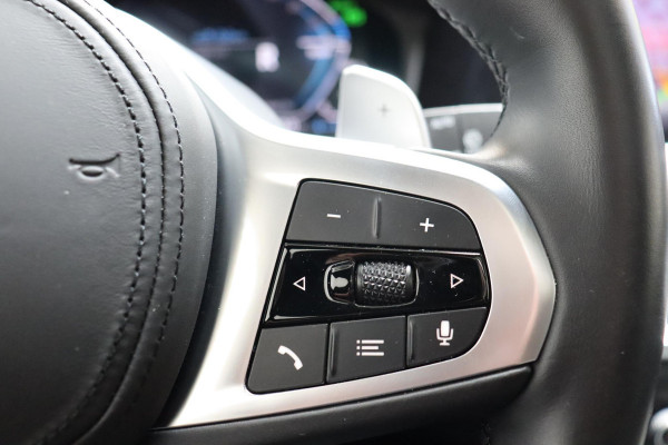 BMW 3 Serie Touring 330e Business Edition Plus M Sport Pakket Automaat / Navigatiesysteem Professional / Head-Up Display / Panoramadak / Adaptief M Onderstel / Stoelverwarming / HiFi / Adaptieve Cruise Control / Leder / 19 Inch /