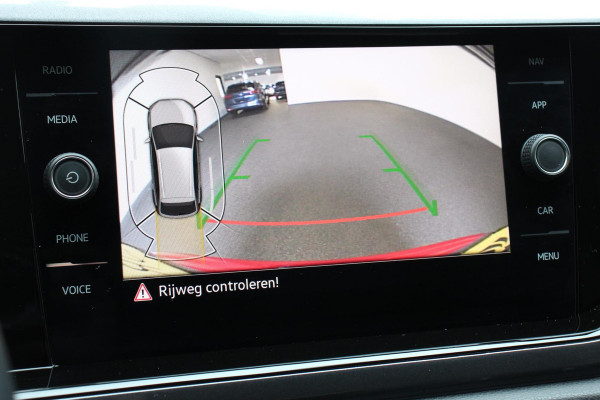 Volkswagen Taigo 1.5 TSI 150pk DSG Style Navigatie Apple Carplay/Android Auto Parkeersensoren Camera Virtual Cockpit Climate Control Lichtmetalen velgen