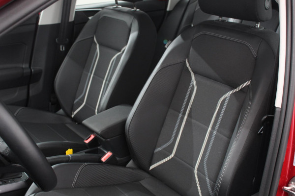 Volkswagen Taigo 1.5 TSI 150pk DSG Style Navigatie Apple Carplay/Android Auto Parkeersensoren Camera Virtual Cockpit Climate Control Lichtmetalen velgen