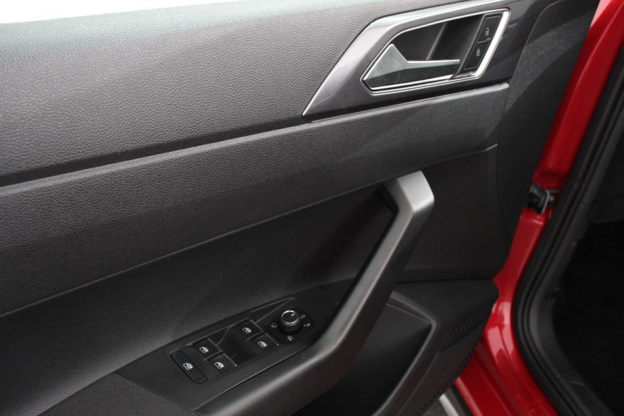 Volkswagen Taigo 1.5 TSI 150pk DSG Style Navigatie Apple Carplay/Android Auto Parkeersensoren Camera Virtual Cockpit Climate Control Lichtmetalen velgen