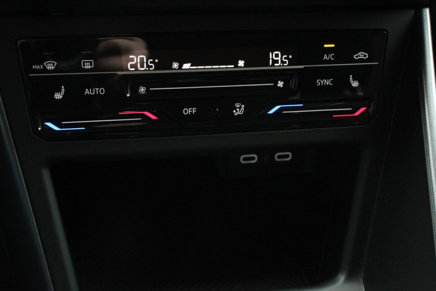 Volkswagen Taigo 1.5 TSI 150pk DSG Style Navigatie Apple Carplay/Android Auto Parkeersensoren Camera Virtual Cockpit Climate Control Lichtmetalen velgen