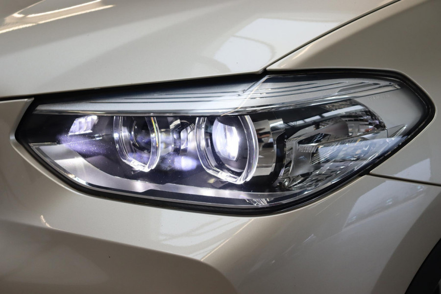 BMW X3 xDrive20i High Executive xLine Automaat / Navigatie Professional / Panoramadak / Trekhaak / Head-Up Display / Achteruitrijcamera / Stoelverwaming / HiFi / Cruise Control / Leder / LED /