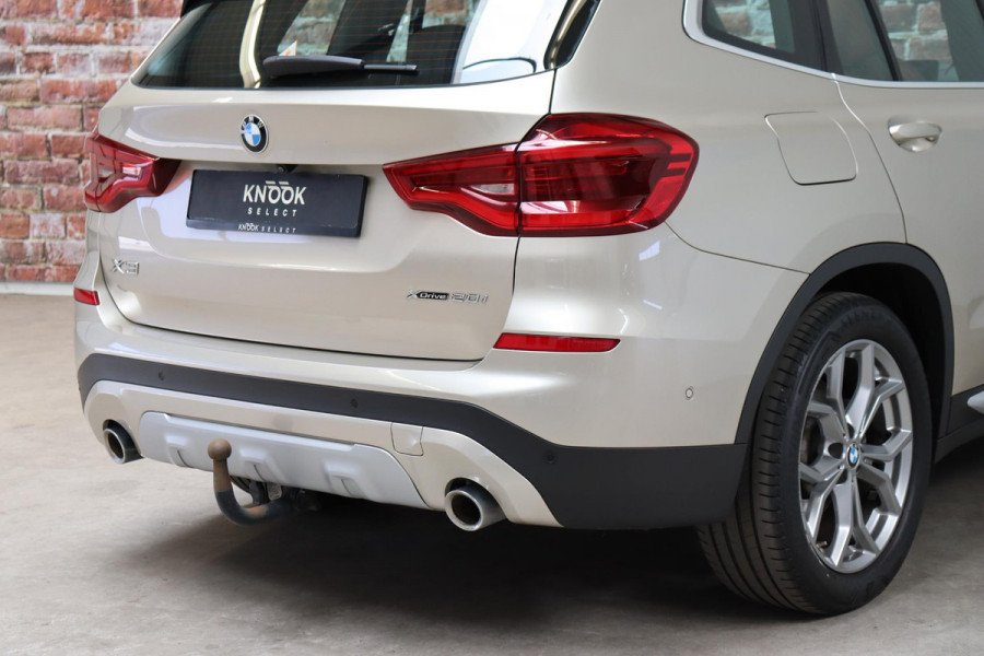 BMW X3 xDrive20i High Executive xLine Automaat / Navigatie Professional / Panoramadak / Trekhaak / Head-Up Display / Achteruitrijcamera / Stoelverwaming / HiFi / Cruise Control / Leder / LED /