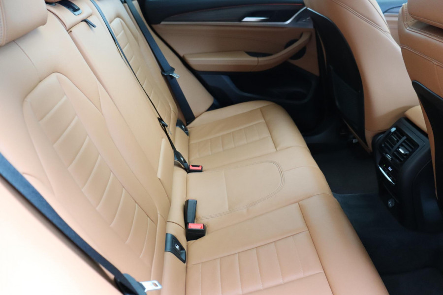 BMW X3 xDrive20i High Executive xLine Automaat / Navigatie Professional / Panoramadak / Trekhaak / Head-Up Display / Achteruitrijcamera / Stoelverwaming / HiFi / Cruise Control / Leder / LED /
