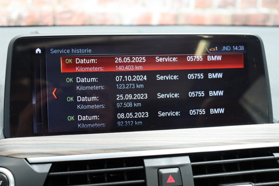 BMW X3 xDrive20i High Executive xLine Automaat / Navigatie Professional / Panoramadak / Trekhaak / Head-Up Display / Achteruitrijcamera / Stoelverwaming / HiFi / Cruise Control / Leder / LED /